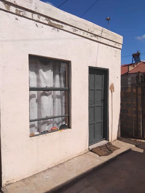 2 Bedroom Property for Sale in Mohlakeng Gauteng
