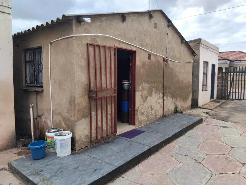 2 Bedroom Property for Sale in Mohlakeng Gauteng