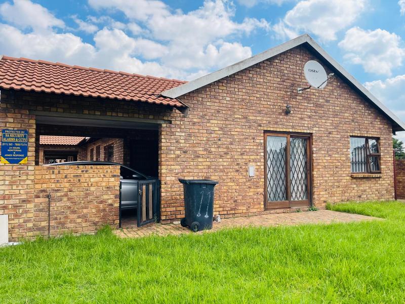 2 Bedroom Property for Sale in Dunnottar Gauteng