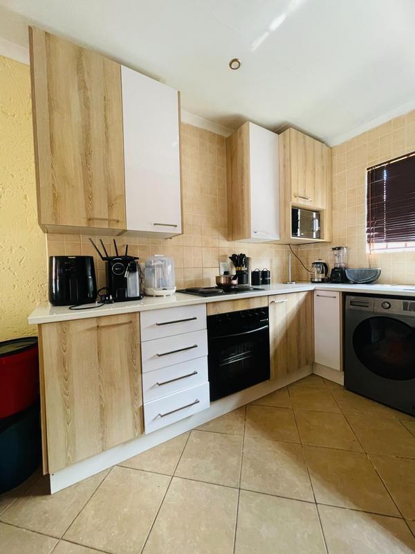 2 Bedroom Property for Sale in Dunnottar Gauteng