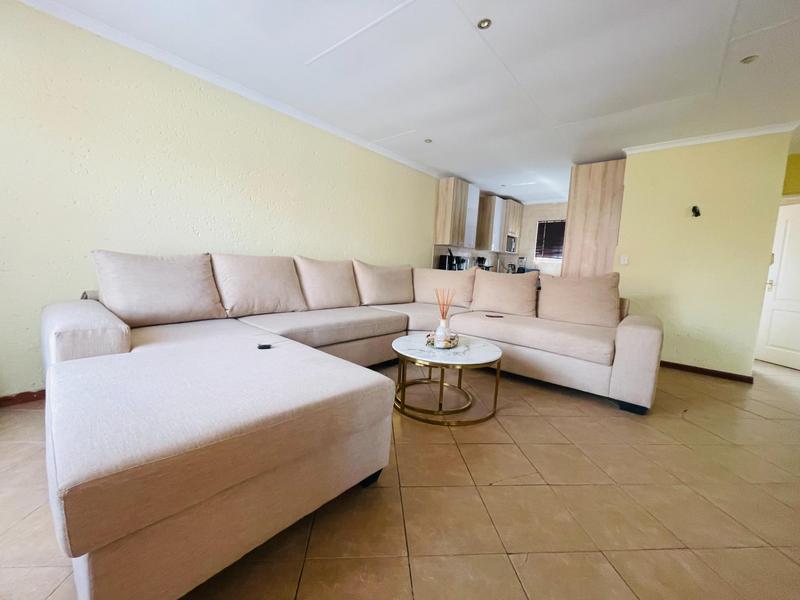 2 Bedroom Property for Sale in Dunnottar Gauteng