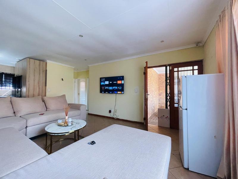2 Bedroom Property for Sale in Dunnottar Gauteng