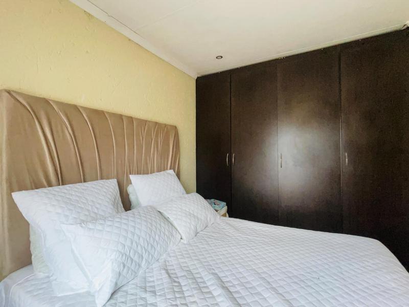 2 Bedroom Property for Sale in Dunnottar Gauteng