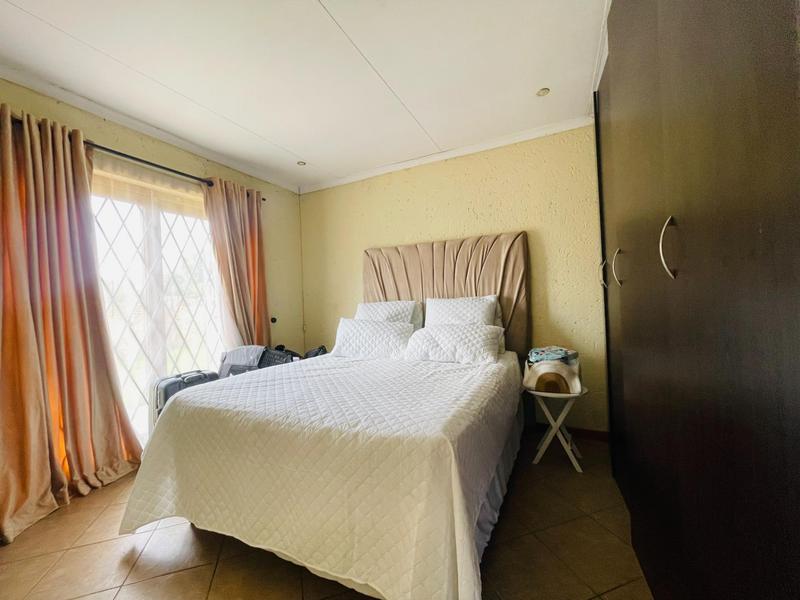 2 Bedroom Property for Sale in Dunnottar Gauteng