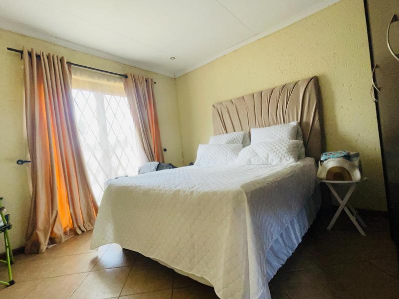 2 Bedroom Property for Sale in Dunnottar Gauteng