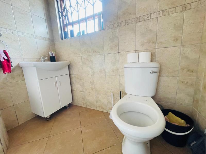 2 Bedroom Property for Sale in Dunnottar Gauteng