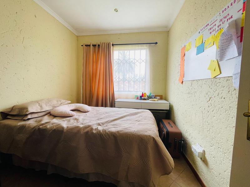 2 Bedroom Property for Sale in Dunnottar Gauteng