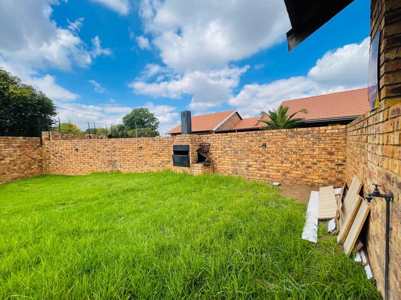 2 Bedroom Property for Sale in Dunnottar Gauteng