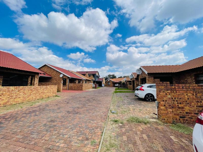 2 Bedroom Property for Sale in Dunnottar Gauteng