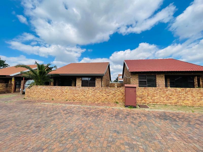 2 Bedroom Property for Sale in Dunnottar Gauteng