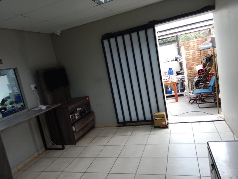 11 Bedroom Property for Sale in Geduld Gauteng