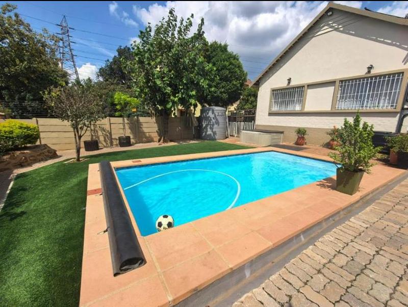 3 Bedroom Property for Sale in Linmeyer Gauteng