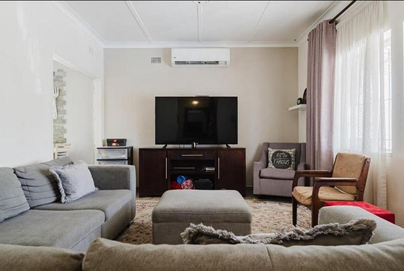 3 Bedroom Property for Sale in Linmeyer Gauteng