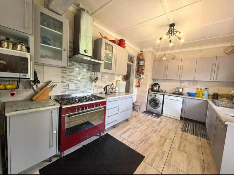 3 Bedroom Property for Sale in Linmeyer Gauteng