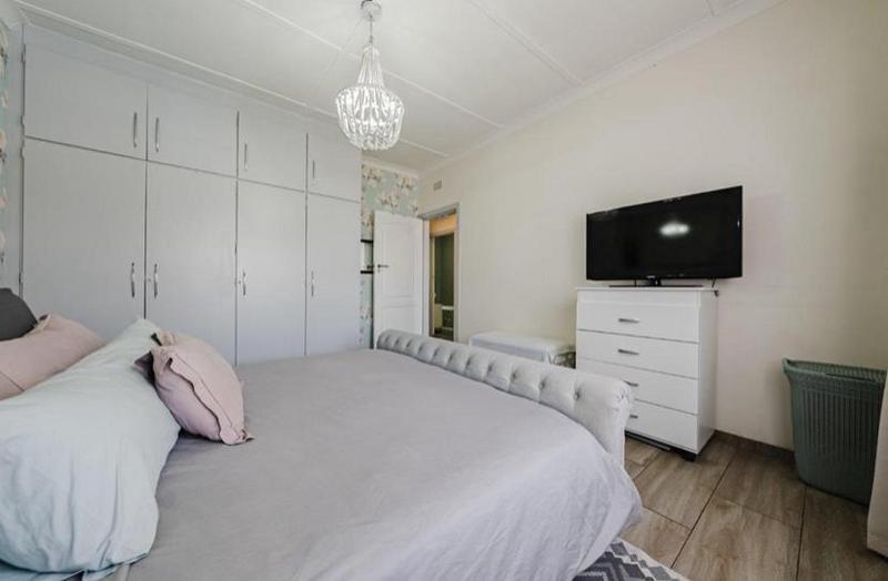 3 Bedroom Property for Sale in Linmeyer Gauteng