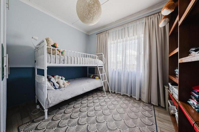 3 Bedroom Property for Sale in Linmeyer Gauteng