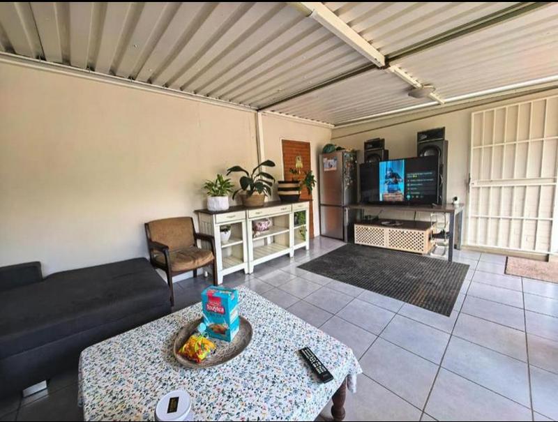 3 Bedroom Property for Sale in Linmeyer Gauteng