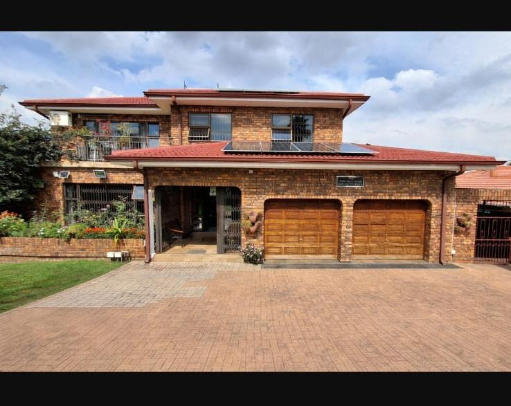 6 Bedroom Property for Sale in Winchester Hills Gauteng