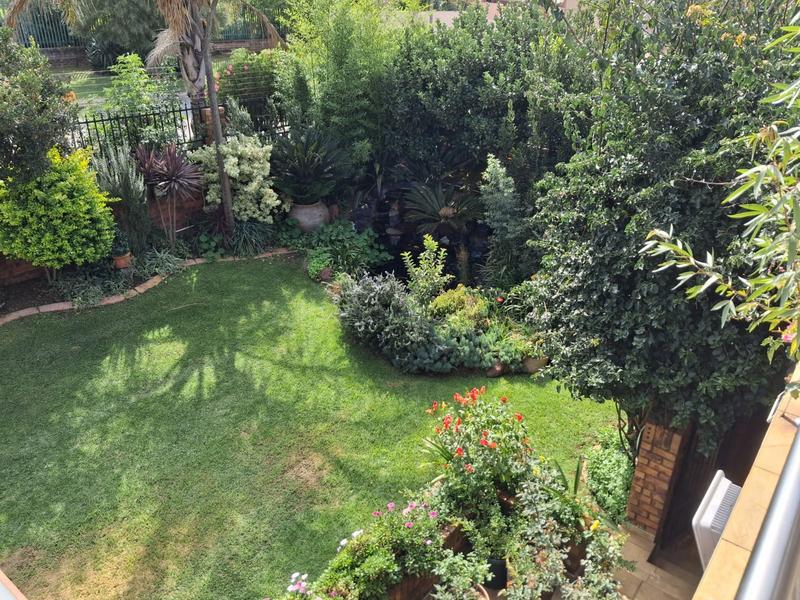 6 Bedroom Property for Sale in Winchester Hills Gauteng