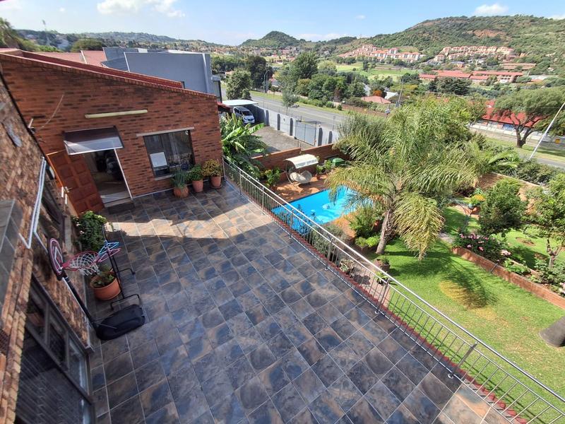 6 Bedroom Property for Sale in Winchester Hills Gauteng