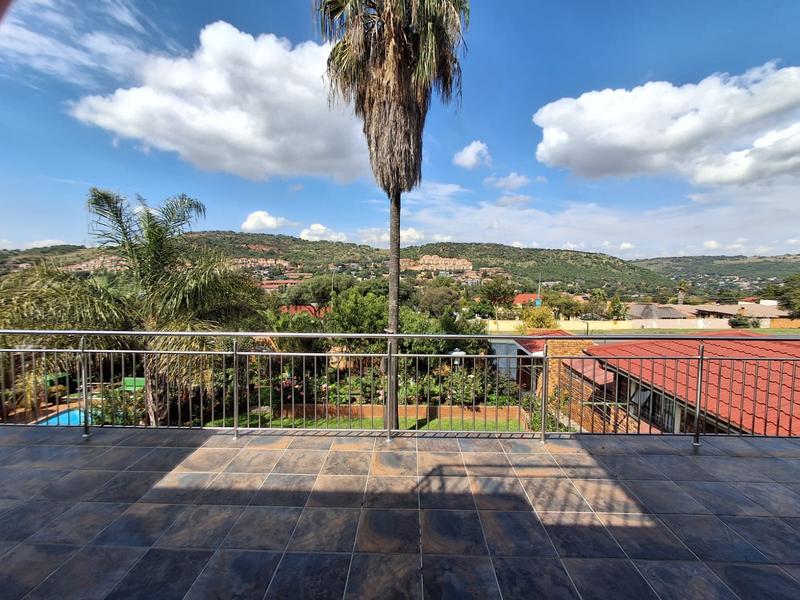 6 Bedroom Property for Sale in Winchester Hills Gauteng