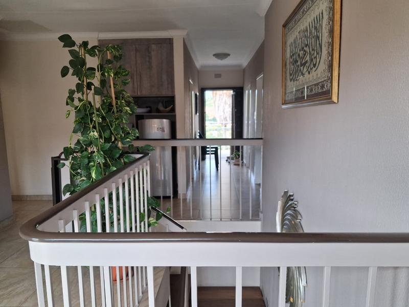 6 Bedroom Property for Sale in Winchester Hills Gauteng