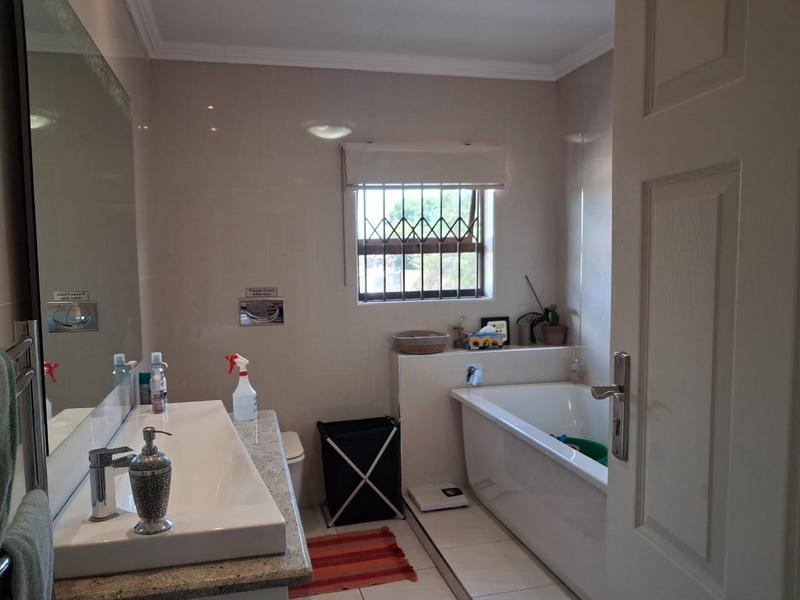 6 Bedroom Property for Sale in Winchester Hills Gauteng