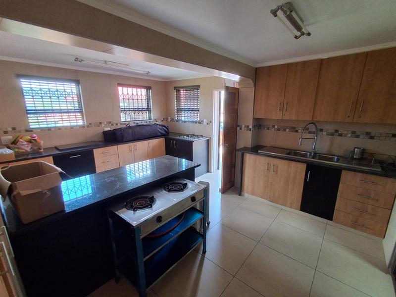 6 Bedroom Property for Sale in Winchester Hills Gauteng