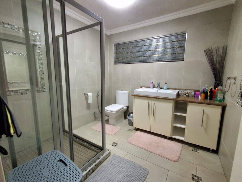 6 Bedroom Property for Sale in Winchester Hills Gauteng