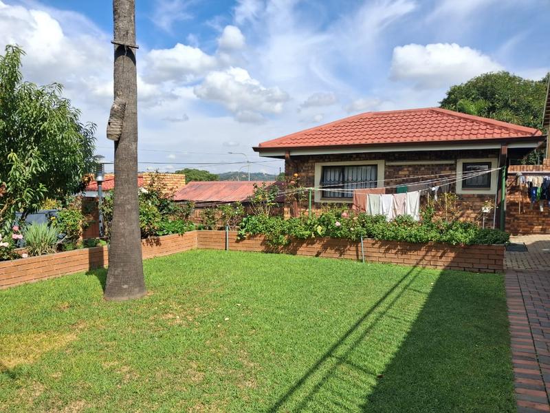 6 Bedroom Property for Sale in Winchester Hills Gauteng
