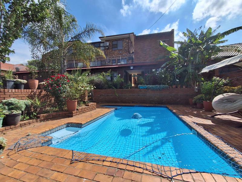 6 Bedroom Property for Sale in Winchester Hills Gauteng