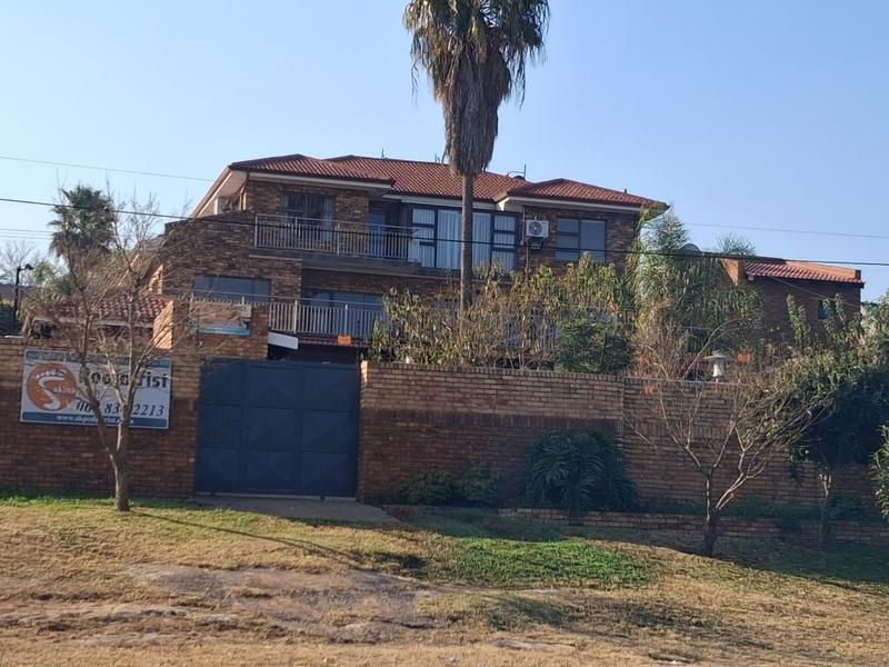6 Bedroom Property for Sale in Winchester Hills Gauteng