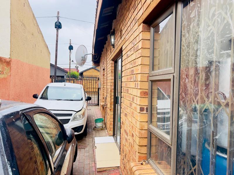 2 Bedroom Property for Sale in Phiri Gauteng