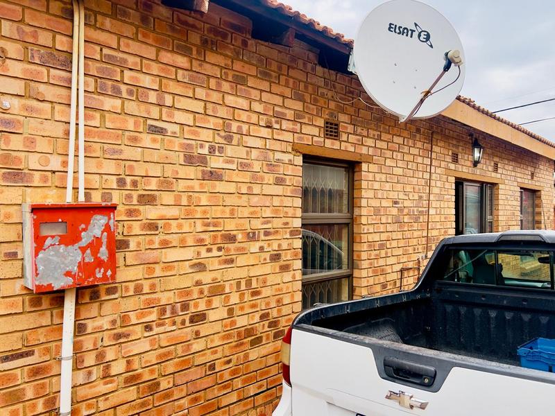 2 Bedroom Property for Sale in Phiri Gauteng