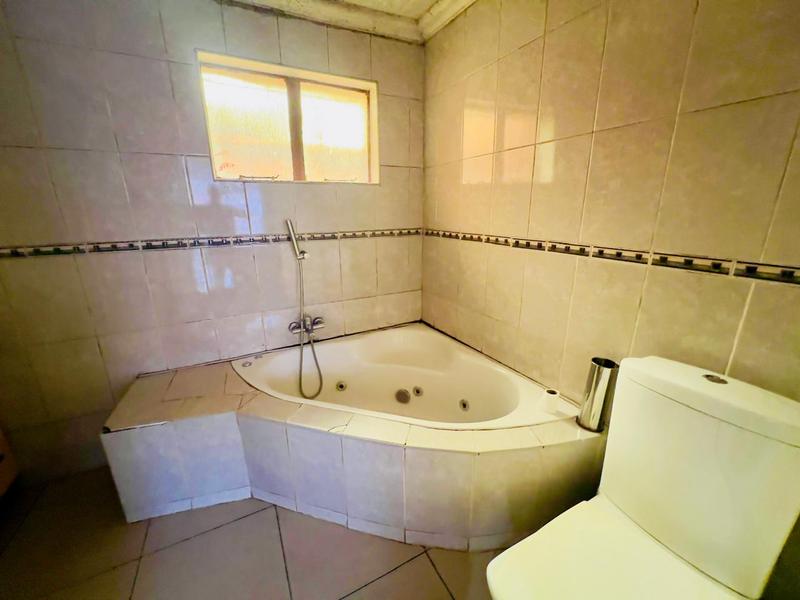 2 Bedroom Property for Sale in Phiri Gauteng