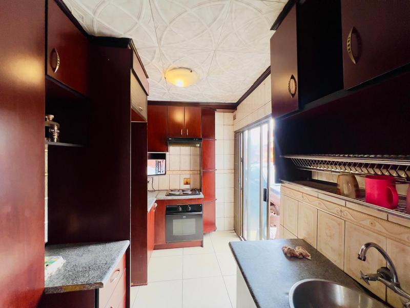 2 Bedroom Property for Sale in Phiri Gauteng