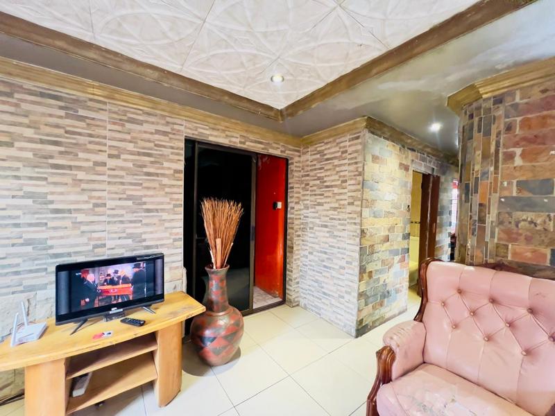 2 Bedroom Property for Sale in Phiri Gauteng