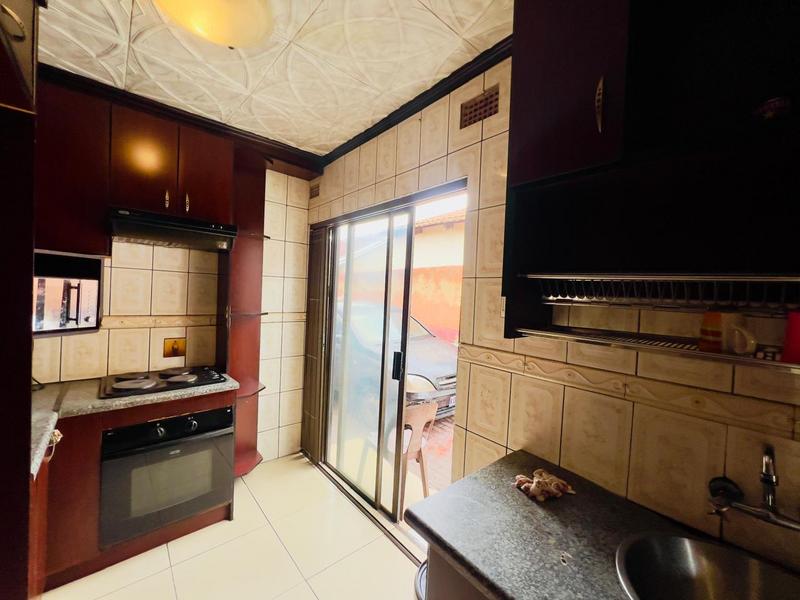 2 Bedroom Property for Sale in Phiri Gauteng