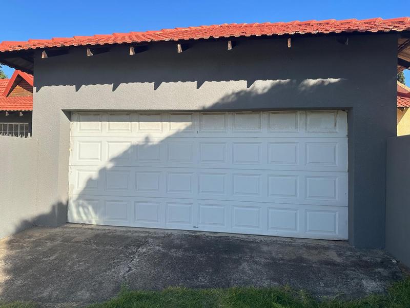 To Let 3 Bedroom Property for Rent in Glen Marais Gauteng