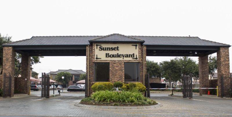 To Let 2 Bedroom Property for Rent in Sonneveld Gauteng