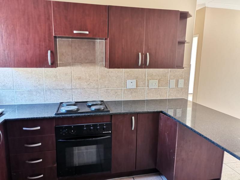 To Let 2 Bedroom Property for Rent in Sonneveld Gauteng