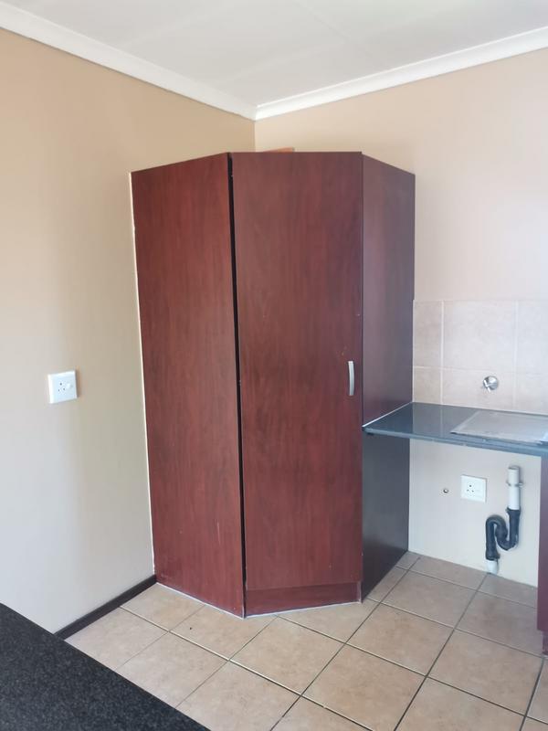To Let 2 Bedroom Property for Rent in Sonneveld Gauteng