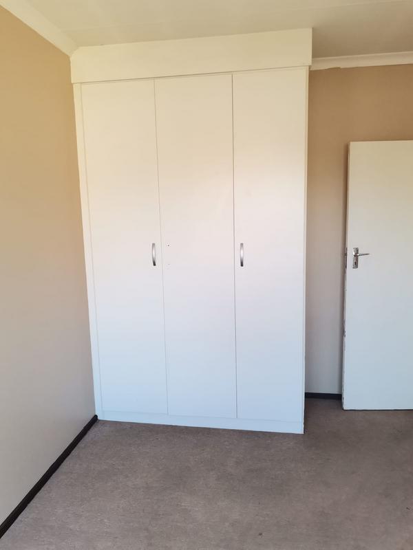 To Let 2 Bedroom Property for Rent in Sonneveld Gauteng