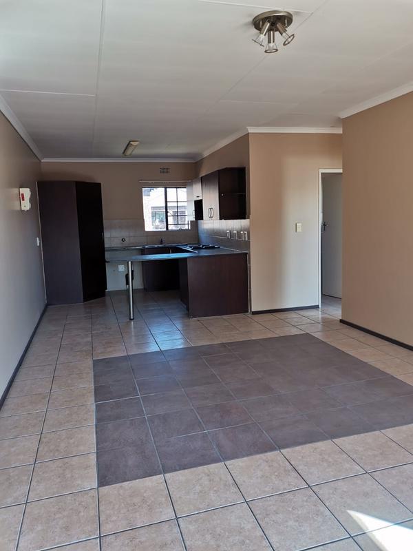 To Let 2 Bedroom Property for Rent in Sonneveld Gauteng