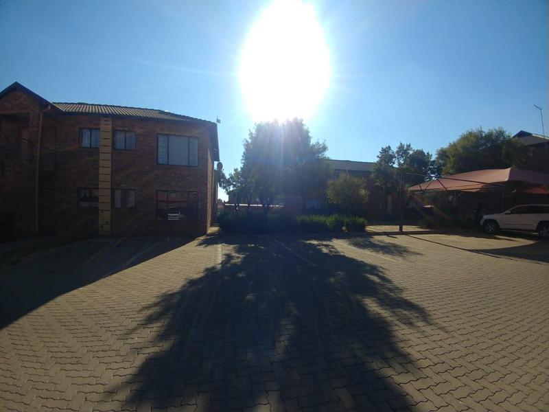 To Let 2 Bedroom Property for Rent in Sonneveld Gauteng