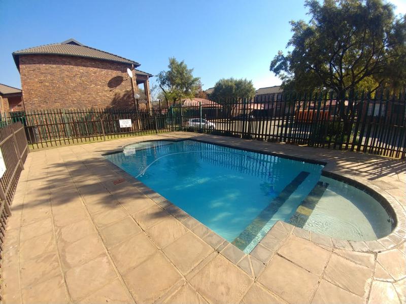 To Let 2 Bedroom Property for Rent in Sonneveld Gauteng