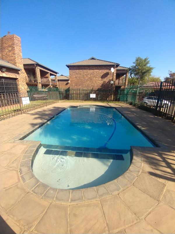 To Let 2 Bedroom Property for Rent in Sonneveld Gauteng