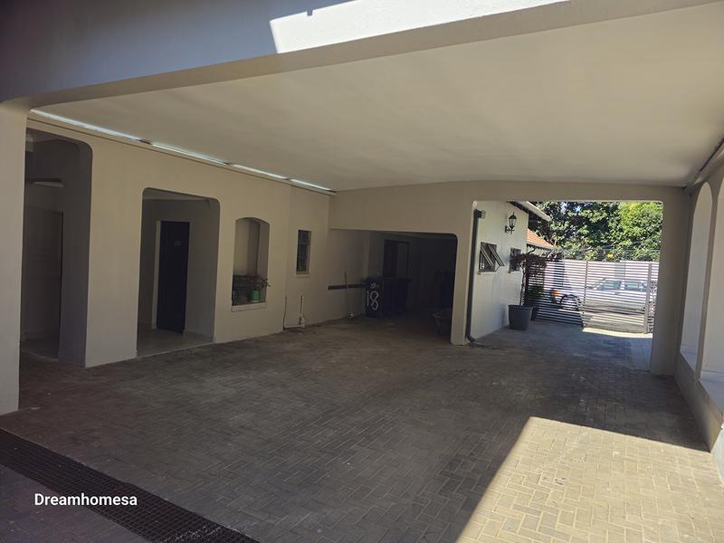 To Let 5 Bedroom Property for Rent in Houghton Estate Gauteng
