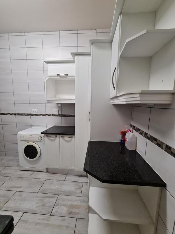 To Let 2 Bedroom Property for Rent in Rosebank Gauteng