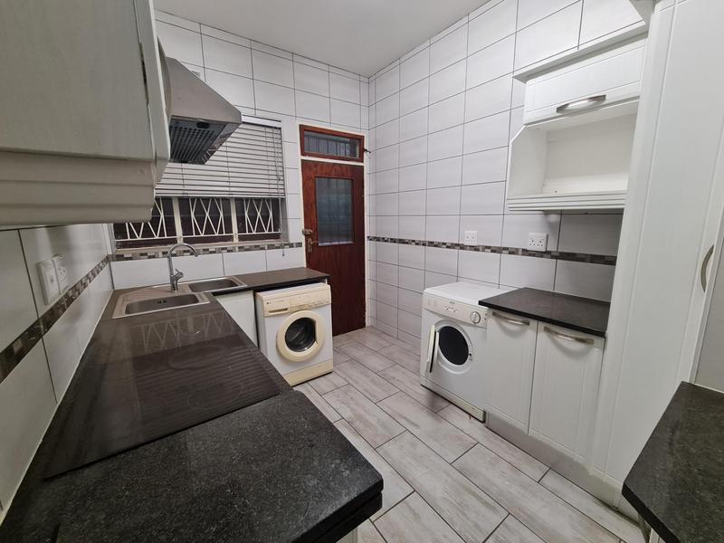To Let 2 Bedroom Property for Rent in Rosebank Gauteng